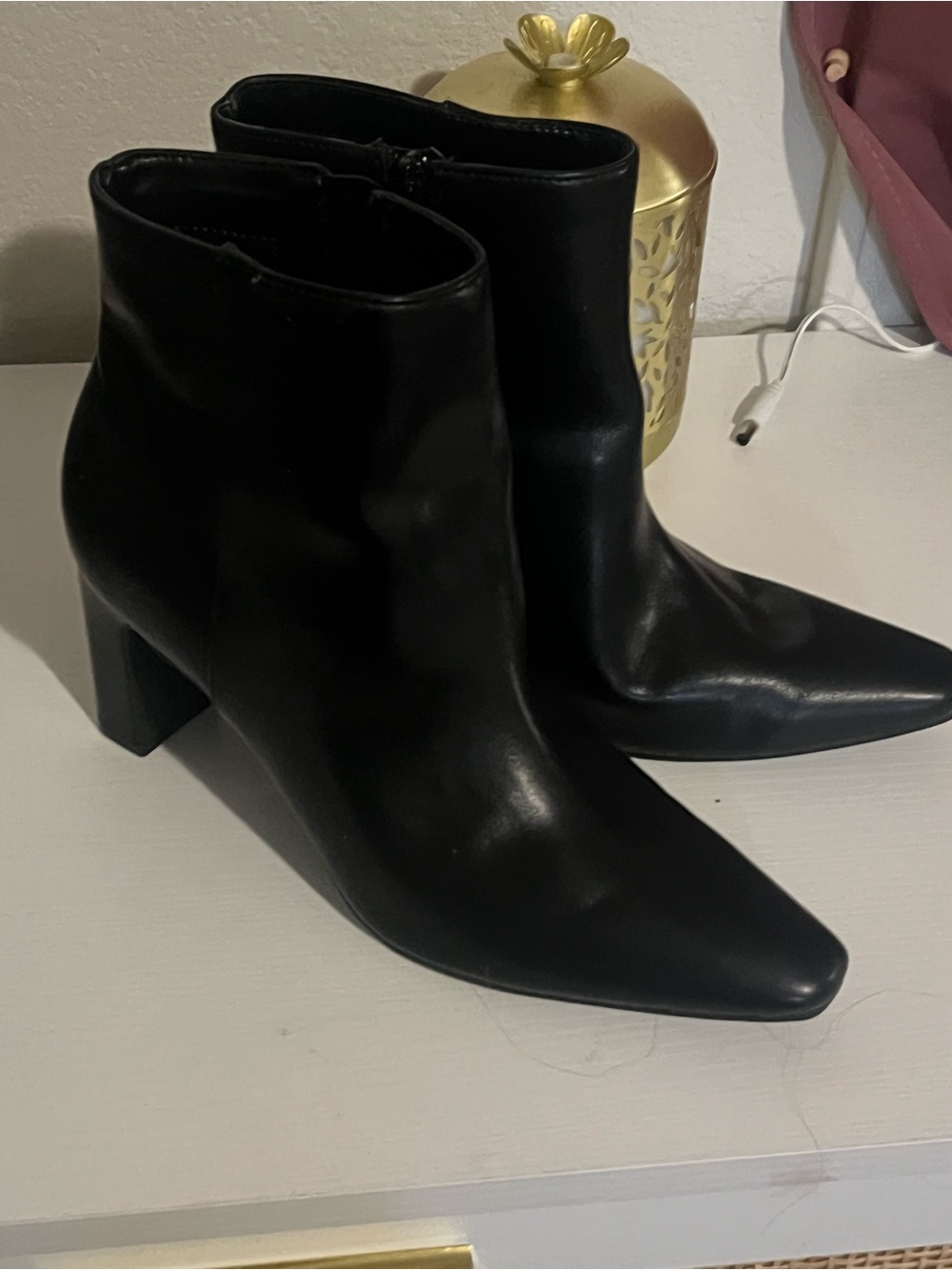 Uniqlo Black Pointed-Toe Leather Ankle Booties